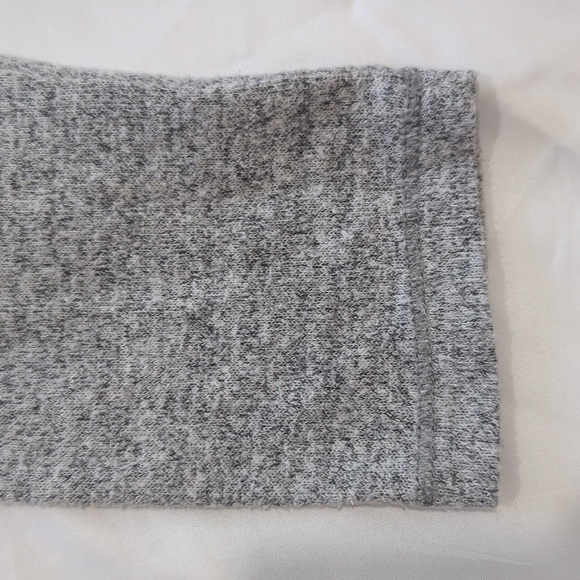 Abecrombie & Fitch Lightweight Long Sleeve Sweater, Color Heather Gray Size S - Picture 9 of 14